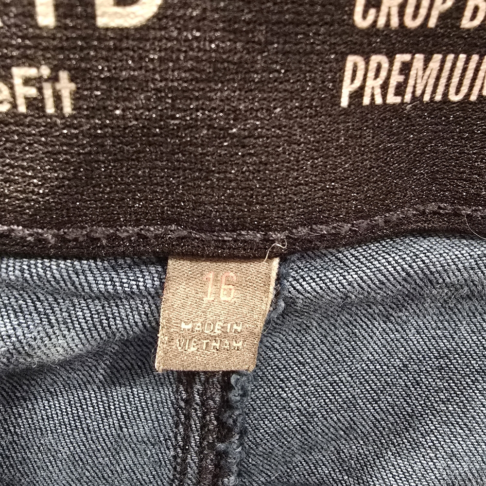 Torrid Crop Bombshell Jeans - Picture 3 of 4